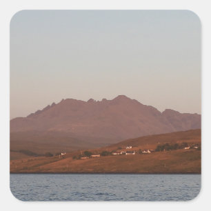 Sticker Carré Collines de Cuillin au coucher de soleil rouge Sky