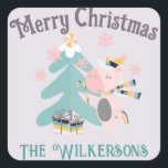 Sticker Carré Cute Boho Christmas Unicorne sur Lavender Purple<br><div class="desc">Cet autocollant de Noël personnalisé présente une illustration de dessin animé de style boho mignon et girly. Une jolie licorne rose orne son sapin de Noël sous des flocons de neige qui tombent. L'arrière - plan est une couleur violet lavande douce.</div>