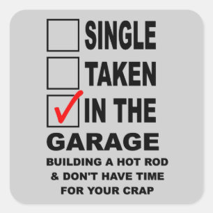 STICKER CARRÉ DANS LE GARAGE CONSTRUISANT UN HOT ROD