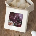 Sticker Carré Dark   Moody Rustique Floral Wedding Favoriser<br><div class="desc">De belles fleurs peintes sur un arrière - plan peint foncé jumelé à une typographie élégante donnent à ce mariage un autocollant foncé, maussade et style romantique. Modifiez simplement le modèle avec vos informations et choisissez n'importe quelle option. Des articles mariages de coordination sont disponibles dans notre magasin ou voir...</div>