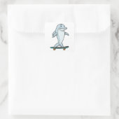 Sticker Carré Dauphin en patinage avec skateboard (Sac)