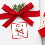 Sticker Carré De Santa Claus Custom Kids Christmas Cadeau<br><div class="desc">Autocollants personnalisés du Père Noël pour enfants cadeaux de Noël avec écriture rouge et verte. Customisez les cadeaux de vacances pour enfants de et vers avec leur nom personnalisé sous Papa Noel souriant dans son costume joyeux rouge.</div>