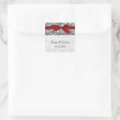 Sticker Carré Dentelle et ruban rouge, enveloppe noire (Sac)