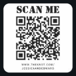 Sticker Carré Détails du mariage Code Qr personnalisé Noir minim<br><div class="desc">Conçu pour les couples qui apprécient la simplicité de l'esthétique moderne. L'utilisation d'un code QR permet à vos invités d'accéder à des informations détaillées sur votre mariage à leur convenance,  tandis que le design noir et minimal ajoute une touche de classe.</div>