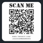 Sticker Carré Détails du mariage Code Qr personnalisé Noir minim<br><div class="desc">Conçu pour les couples qui apprécient la simplicité de l'esthétique moderne. L'utilisation d'un code QR permet à vos invités d'accéder à des informations détaillées sur votre mariage à leur convenance,  tandis que le design noir et minimal ajoute une touche de classe.</div>