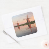 Sticker Carré Deux moulins à vent avec réflexion au coucher du s (Enveloppe)