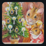 Sticker Carré Dickens Christmas Tree Trimming Souris Art<br><div class="desc">"Dickens Christmas Mice No. 7 - "O Christmas Tree" Aquarelle Art Carré Sticker de l'artiste Jean Weiner "Dickens Christmas Mice No. 7 - "O Christmas Tree" présente des souris fantaisistes du conte classique A Christmas Carol. Ces souris décorent leur sapin de Noël avec des bougies, des guirlandes perlées et des...</div>