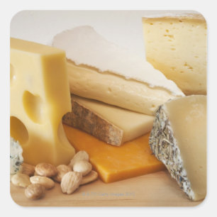 Sticker Carré Divers fromages sur la planche à découper