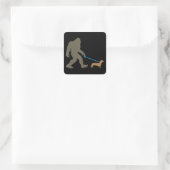 Sticker Carré Don de chien | Bigfoot Walking Dachshund (Sac)