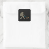 Sticker Carré Don de chien | Bigfoot Walking Dachshund (Sac)
