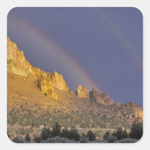 Sticker Carré Double arc-en-ciel sur une formation rocheuse près