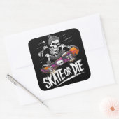 Sticker Carré Edgy Halloween Skeleton équitation Skateboard : Mo (Enveloppe)