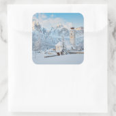 Sticker Carré Eglise couverte de neige avec arrière - plan de mo (Sac)