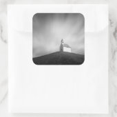 Sticker Carré Eglise sur une colline en noir et blanc (Sac)