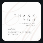 Sticker Carré Élégance classique Script monogramme mariage faveu<br><div class="desc">Moderne classique minimaliste remerciez votre mariage stickers de faveur disposent d'élégant couple de calligraphie monogramme et intemporel serif police détails de l'événement en couleur éditable beige, noir et blanc, simple et sophistiqué, Idéal pour mariage vintage formel, mariage traditionnel romantique, mariage classique moderne en toutes saisons. Voir toutes les pièces correspondantes...</div>