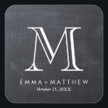 Sticker Carré Élégant Monogramme moderne Chalkboard Favoriser Ét<br><div class="desc">Design typographique moderne épuré et simple, avec arrière - plan imprimé cool en faux tableau et votre monogramme de mariage personnalisé, noms et date de mariage. Cliquez sur "CUSTOMISER IT" pour ajouter votre propre texte ou vos photos. Customisez les polices et les couleurs pour concevoir votre propre autocollant unique et...</div>