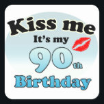 Sticker Carré Embrasse-moi c'est mon 90e anniversaire<br><div class="desc">sticker Leuke met de tekst : kus me het is mijn 90e verjaardag. een kus is afgebeeld met rode lippenstift. Verder zijn de kleuren zwart en blauw. Leuk om rendu an iemand the geven die negentig 90 est geworden,  de voor jezelf om te laten zien dat je jarig plié.</div>