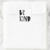 Sticker Carré Être gentil | Style de script de pinceau noir (Sac)