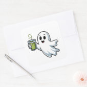 Sticker Carré Fantôme effrayant d'Halloween tenant un matcha (Enveloppe)