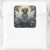 Sticker Carré Fée noire assise sur une plaque de Lily (Sac)