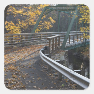 Sticker Carré Feuillage d'automne et un pont sur les Millers