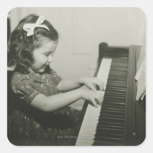 Sticker Carré Fille Jouant Piano (Devant)