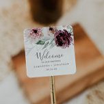 Sticker Carré Floral Romance Mariage Bienvenue<br><div class="desc">Ces autocollants de bienvenue mariage de romance florale sont parfaits pour un mariage élégant. Le design boho rustique moderne présente des fleurs d'aquarelle romantiques dans des tons doux de bordeaux, mauve, rose rousse et blanc crème avec des feuilles verts. Personnalisez ces autocollants avec l'emplacement de votre mariage, vos noms et...</div>