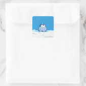 Sticker Carré Fluffy Penguin Sitting in Winter Snow (Sac)