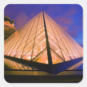 Sticker Carré France, Paris. Le musée du Louvre au crépuscule. 2