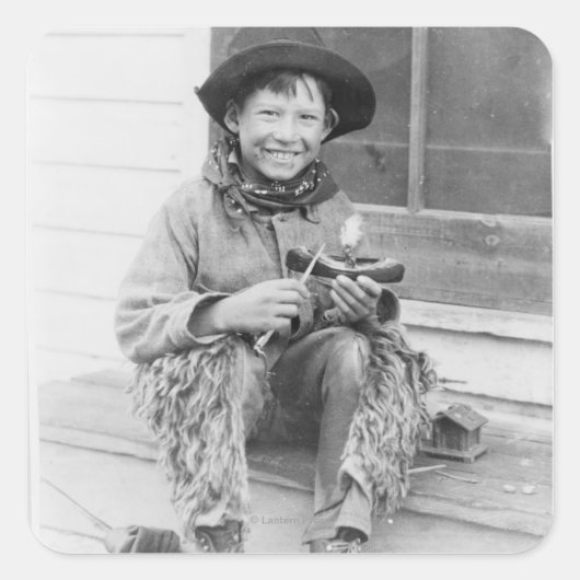 Sticker Carré Garçon habillé en cowboy avec jouets (Devant)