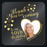 Sticker Carré Glam Black and Gold 50th Birthday Merci Favor<br><div class="desc">Créez des autocollants de Merci en noir et or carré uniques pour la fête du 50e anniversaire, en faveur d'un design élégant qui comprend une photo en forme de coeur, le nom, et le cinquantième jalon. Utilisez le modèle pour taper votre texte et télécharger une image. Sur ce design, l'arrière...</div>