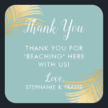 Sticker Carré Gold Palm Feuille Beach Wedding Merci de bienvenue<br><div class="desc">Des frondes en faux feuille d'or sur un étiquette de faveur turquoise pour les cadeaux de mariage de destination ou bienvenue merci sacs d'hôtel. POUR LES MODIFICATIONS DE CONCEPTION : Cliquez sur "CUSTOMISER DAVANTAGE" pour modifier la couleur, les polices, la couleur de texte ou la mise en page de l'arrière...</div>