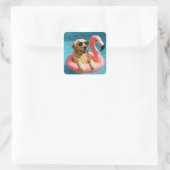 Sticker Carré Golden Retriever Floating On a Flamingo Pool Toy (Sac)