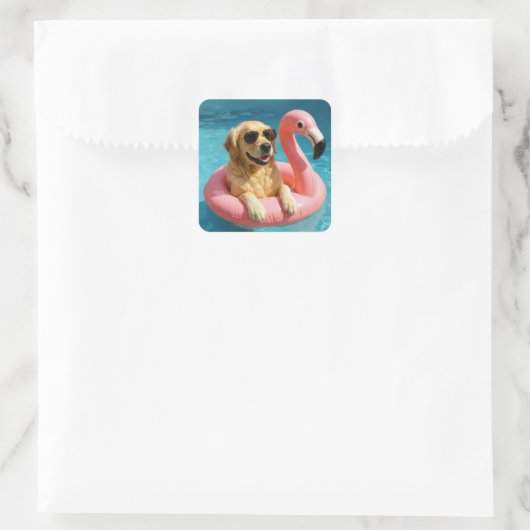 Sticker Carré Golden Retriever Floating On a Flamingo Pool Toy (Sac)