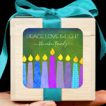 Sticker Carré Green Hanoukka Blue Boho bougies Peace Love Light<br><div class="desc">"Paix, amour et lumière." Une illustration ludique, moderne et artistique de bougies motifs de saumons vous aide à inaugurer les vacances de Hanoukka. Des bougies bleues assorties de motifs de fausse feuille colorés recouvrent un arrière - plan texturé vert profond et riche. Sentez la chaleur et la joie de la...</div>