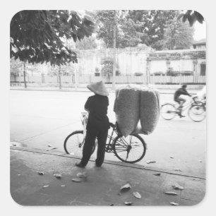 Sticker Carré Hanoi Vietnam, femme livreuse à bicyclette (NR)