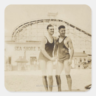 Sticker Carré Hommes se tenant sur la plage