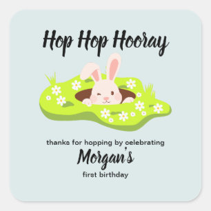 Sticker Carré Hop Hop Hooray Un Lapin Rabbit Hole 1er Anniversai