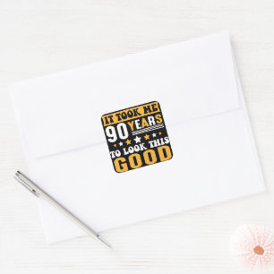 Sticker Carré Il M'A Fallu 90 Ans Pour Regarder Ce Bon Anniversa