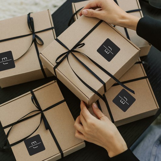 Sticker Carré Initiales de prénoms noirs modernes