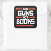 STICKER CARRÉ INTERDIRE LES ARMES NON LES LIVRES (Sac)