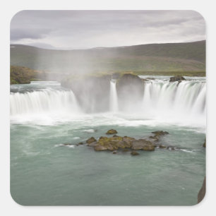 Sticker Carré Islande. Vue sur les chutes de Godafoss sur la