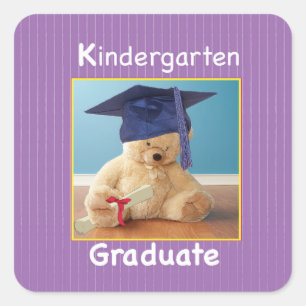 Sticker Carré Jardin d'enfants Graduation Teddy Bear sur pourpre