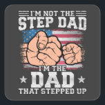 Sticker Carré Je ne suis pas l'étape Papa Je suis le papa<br><div class="desc">Je ne suis pas l'étape Papa Je suis le papa qui a monté Funny Crew Graphic design Cadeau Carré Stickers Classic Collection.</div>
