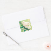 Sticker Carré Koala heureux serrant une branche dans ses bras (Enveloppe)