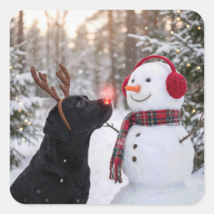 Sticker Carré Labrador Retriever noir de Noël avec un bonhomme d