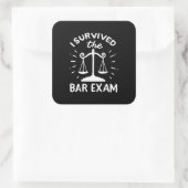 Sticker Carré L'Avocat A Survécu À L'Examen Bar (Sac)