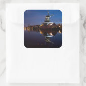 Sticker Carré Leidschendam moulin à vent avec réflexion la nuit (Sac)
