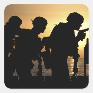 Sticker Carré Les marines mettent le feu à des pistolets de 9mm