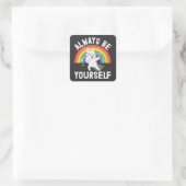 Sticker Carré LGBTQ fierté Soyez toujours vous-même arc-en-ciel (Sac)